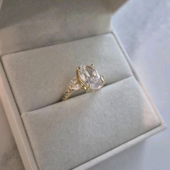 Maxine 3.5 Carat Oval Cut Engagement Ring 925 Silver Cubic Zirconia Gold Ring - Picture 8 of 12